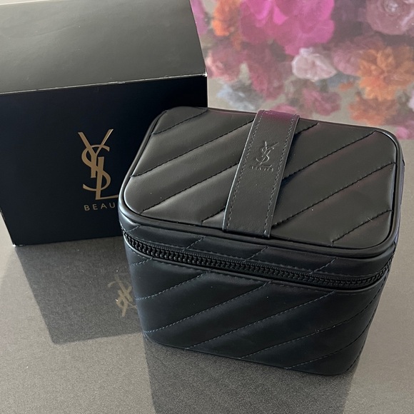 Yves Saint Laurent Beaute Black Quilted Vanity Case - Picture 1 of 10